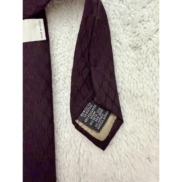 Armani Collezioni Textured Purple Tie Made in Italy Silk Blend Geometric Pattern - Picture 3 of 4
